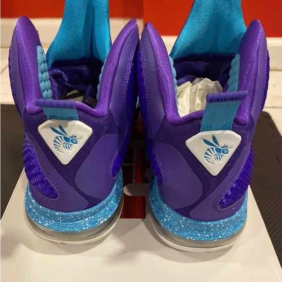 2012 Nike LeBron 9 'Summit Lake Hornets' Basketball Sneakers; Size 8 - Picture 4 of 5